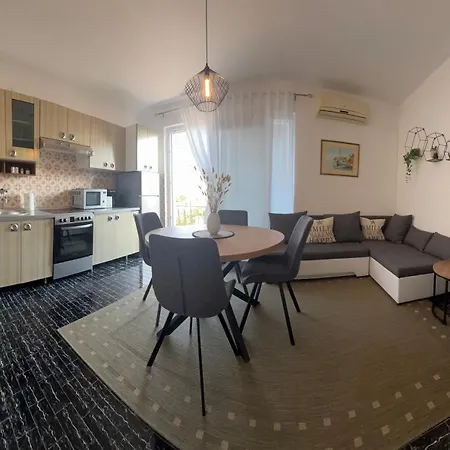 Nadia Apartman